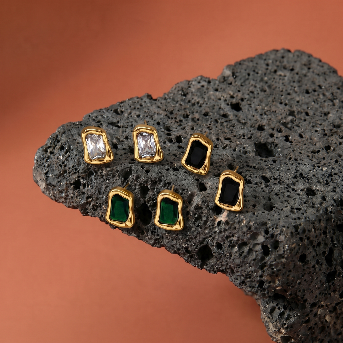 Pierre Stud Earrings